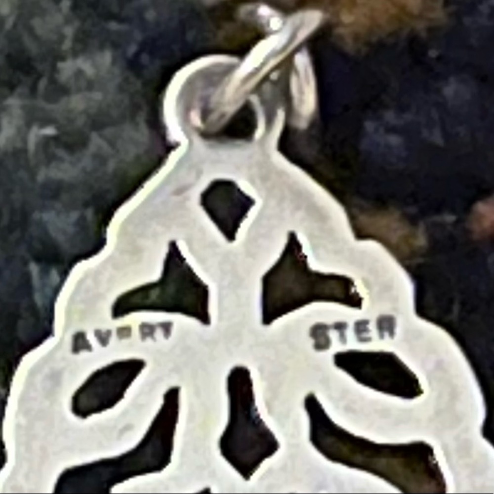 COLLECTORS!! Must see!! Retired James Avery Lacy Leaf Earhooks 925 sterling - Picture 4 of 8